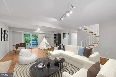 3425 Slade Run Dr, Falls Church, VA 22042