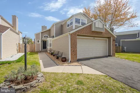 7465 Cross Gate Ln, Alexandria, VA 22315