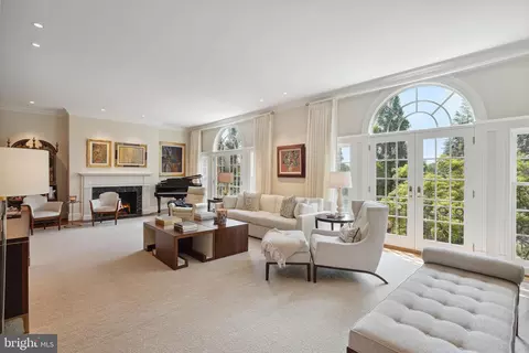 1233 Stuart Robeson Dr, Mclean, VA 22101