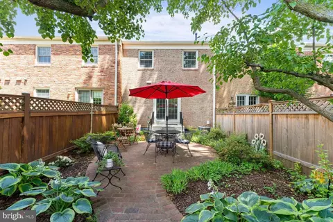 Exterior - 1610 Dunterry Pl, Mclean, VA 22101 photo 6 of 8