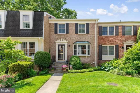 Exterior - 1610 Dunterry Pl, Mclean, VA 22101 photo 3 of 8