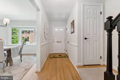 Entry Way - 1610 Dunterry Pl, Mclean, VA 22101 photo 2 of 3