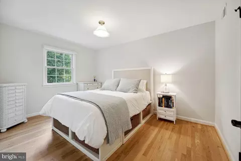Bedroom - 1610 Dunterry Pl, Mclean, VA 22101 photo 3 of 6