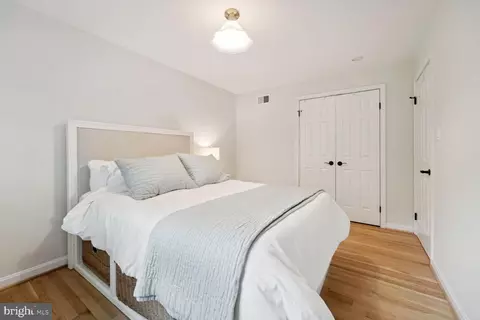 Bedroom - 1610 Dunterry Pl, Mclean, VA 22101 photo 4 of 6