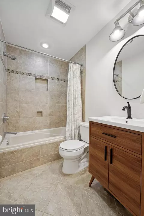 Bath - 1610 Dunterry Pl, Mclean, VA 22101 photo 2 of 3