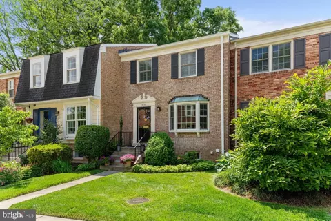 Exterior - 1610 Dunterry Pl, Mclean, VA 22101 photo 2 of 8