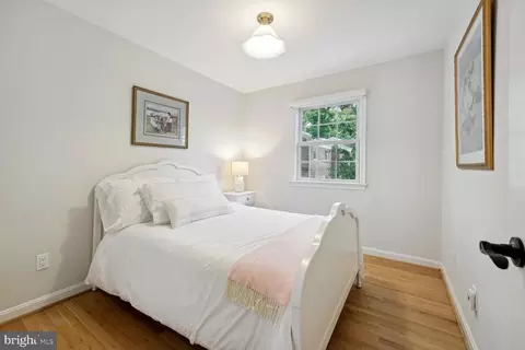 Bedroom - 1610 Dunterry Pl, Mclean, VA 22101 photo 5 of 6