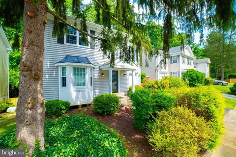 10025 Park Woods Ln, Burke, VA 22015
