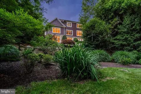 Exterior - 835 Whann Ave, Mclean, VA 22101 photo 10 of 21