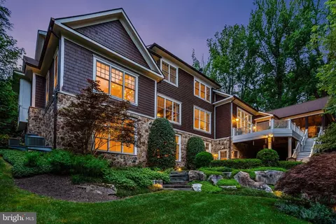 Exterior - 835 Whann Ave, Mclean, VA 22101 photo 9 of 21