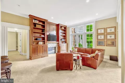 Living - 835 Whann Ave, Mclean, VA 22101 photo 5 of 7