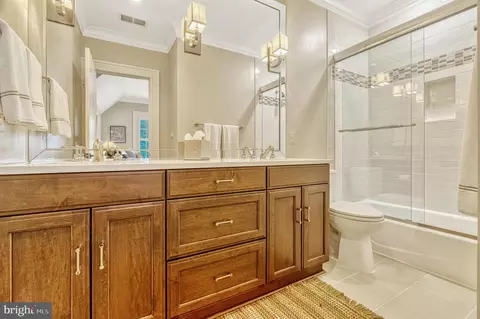 Bath - 835 Whann Ave, Mclean, VA 22101 photo 8 of 12