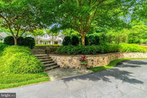 Exterior - 835 Whann Ave, Mclean, VA 22101 photo 7 of 21