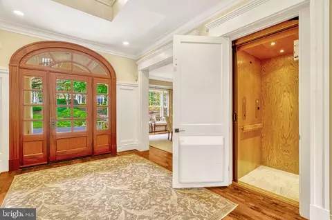 Entry Way - 835 Whann Ave, Mclean, VA 22101 photo 2 of 5