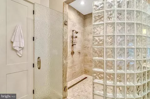 Bath - 835 Whann Ave, Mclean, VA 22101 photo 4 of 12