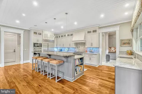 Kitchen - 835 Whann Ave, Mclean, VA 22101 photo 3 of 4