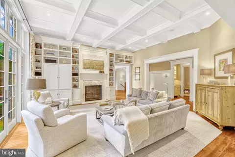 Living - 835 Whann Ave, Mclean, VA 22101 photo 3 of 7