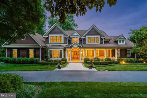 Exterior - 835 Whann Ave, Mclean, VA 22101 photo 2 of 21