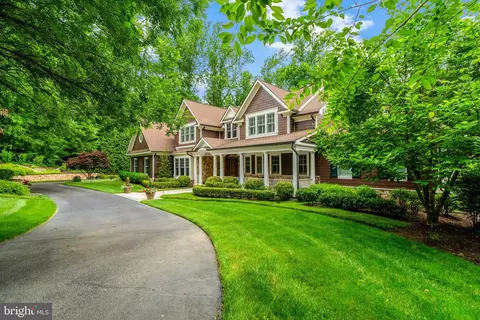 Exterior - 835 Whann Ave, Mclean, VA 22101 photo 3 of 21