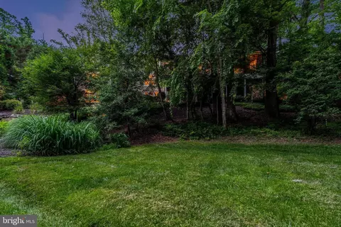Exterior - 835 Whann Ave, Mclean, VA 22101 photo 19 of 21