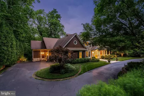 Exterior - 835 Whann Ave, Mclean, VA 22101 photo 5 of 21