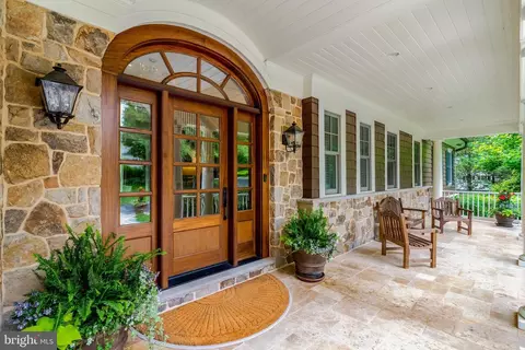Exterior - 835 Whann Ave, Mclean, VA 22101 photo 8 of 21