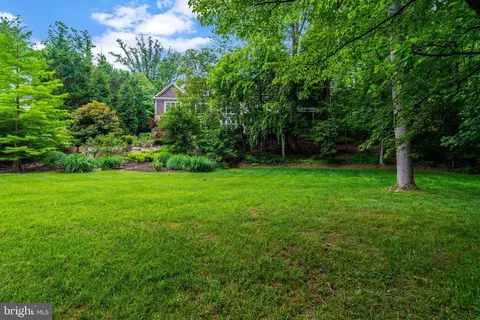 Exterior - 835 Whann Ave, Mclean, VA 22101 photo 20 of 21