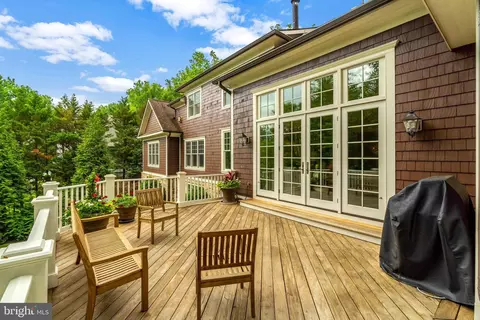 Exterior - 835 Whann Ave, Mclean, VA 22101 photo 15 of 21