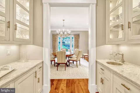 Dining - 835 Whann Ave, Mclean, VA 22101 photo 3 of 4
