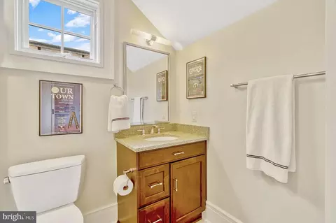 Bath - 835 Whann Ave, Mclean, VA 22101 photo 9 of 12