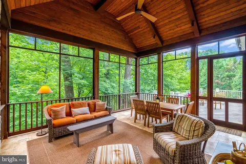 Exterior - 835 Whann Ave, Mclean, VA 22101 photo 13 of 21