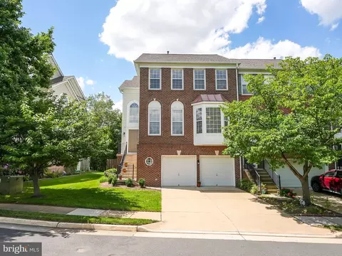 13010 Rose Petal Cir, Herndon, VA 20171