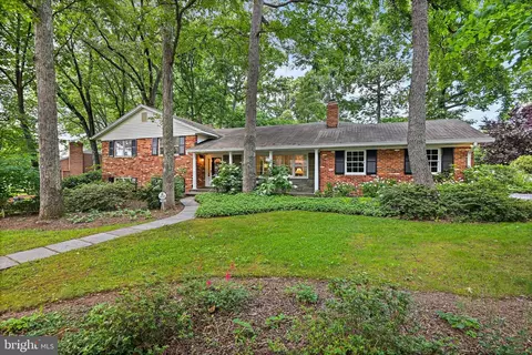 Exterior - 7912 Falstaff Rd, Mclean, VA 22102 photo 10 of 49