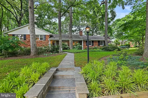 Exterior - 7912 Falstaff Rd, Mclean, VA 22102 photo 8 of 49