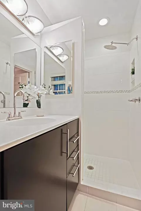 Bath - 7912 Falstaff Rd, Mclean, VA 22102 photo 4 of 6