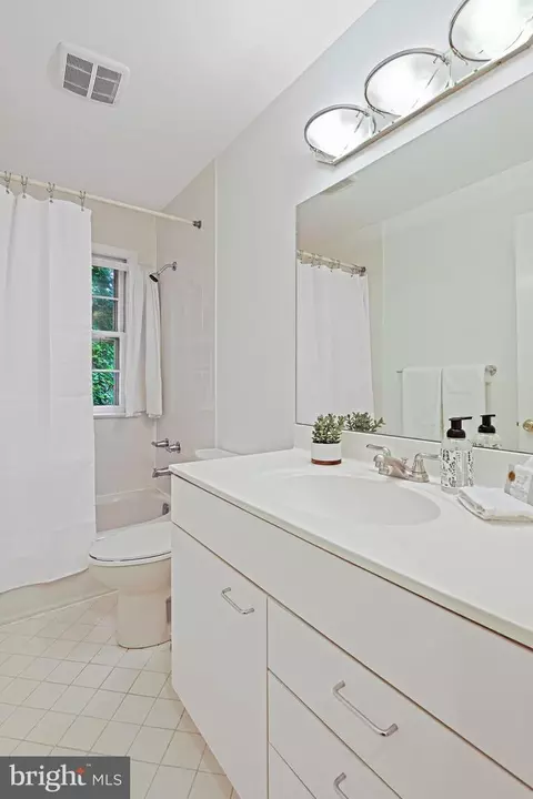Bath - 7912 Falstaff Rd, Mclean, VA 22102 photo 2 of 6
