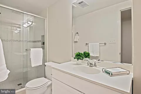 Bath - 7912 Falstaff Rd, Mclean, VA 22102 photo 5 of 6