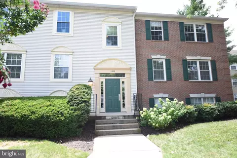 12109 Greenway Ct #302, Fairfax, VA 22033