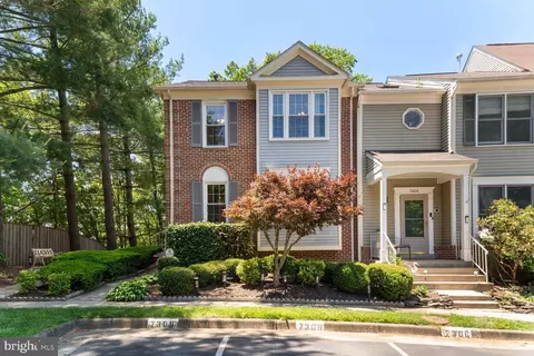 7308 Treetop Hill Ln, Springfield, VA 22152