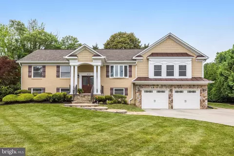 816 Constellation Dr, Great Falls, VA 22066