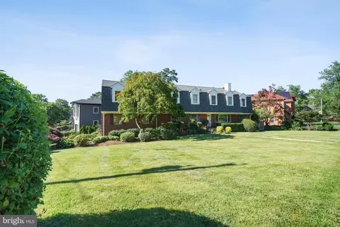 Exterior - 2068 Kirby Rd, Mclean, VA 22101 photo 3 of 14