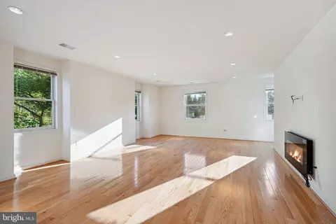 Living - 2068 Kirby Rd, Mclean, VA 22101 photo 10 of 10