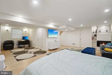 Bedroom - 2068 Kirby Rd, Mclean, VA 22101 photo 11 of 12
