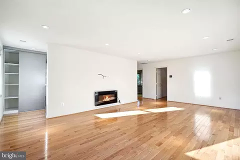 Living - 2068 Kirby Rd, Mclean, VA 22101 photo 9 of 10