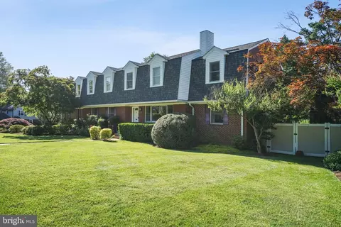 Exterior - 2068 Kirby Rd, Mclean, VA 22101 photo 4 of 14