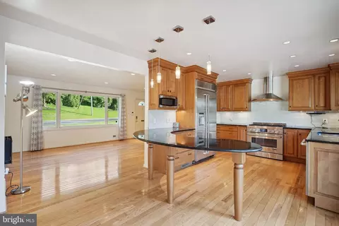 Kitchen - 2068 Kirby Rd, Mclean, VA 22101 photo 5 of 8