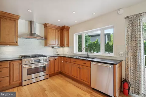 Kitchen - 2068 Kirby Rd, Mclean, VA 22101 photo 2 of 8