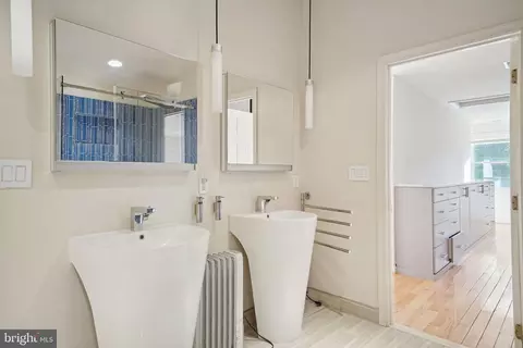 Bath - 2068 Kirby Rd, Mclean, VA 22101 photo 2 of 7