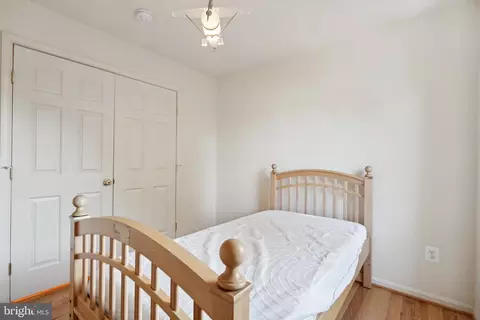 Bedroom - 2068 Kirby Rd, Mclean, VA 22101 photo 6 of 12
