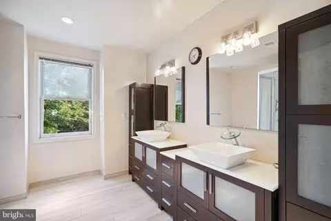 Bath - 2068 Kirby Rd, Mclean, VA 22101 photo 1 of 7